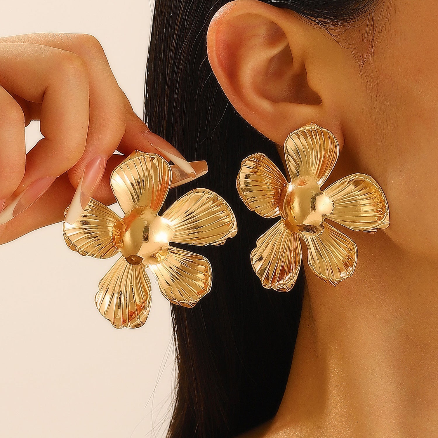 Pleated Geometric Glossing Earrings – Light Luxury High-End Statement Jewelry for Women