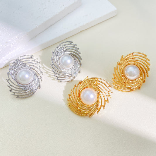 Pleated Geometric Glossing Earrings Women&#039;s Light Luxury High-end Earrings Exaggerated Personality